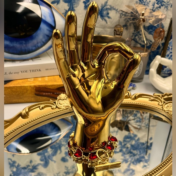 🆕 OSCAR DE LA RENTA 🧿 Red Crystal Embellished Heart Bracelet - Picture 2 of 12